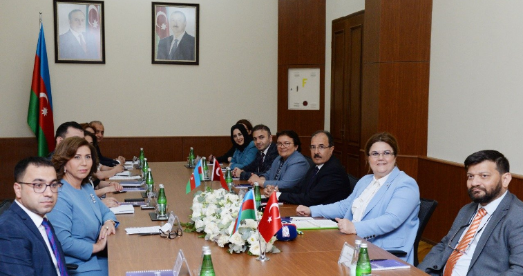 Вопросы двустороннего сотрудничества обсуждены с Министром семьи и социальных служб Турецкой Республики